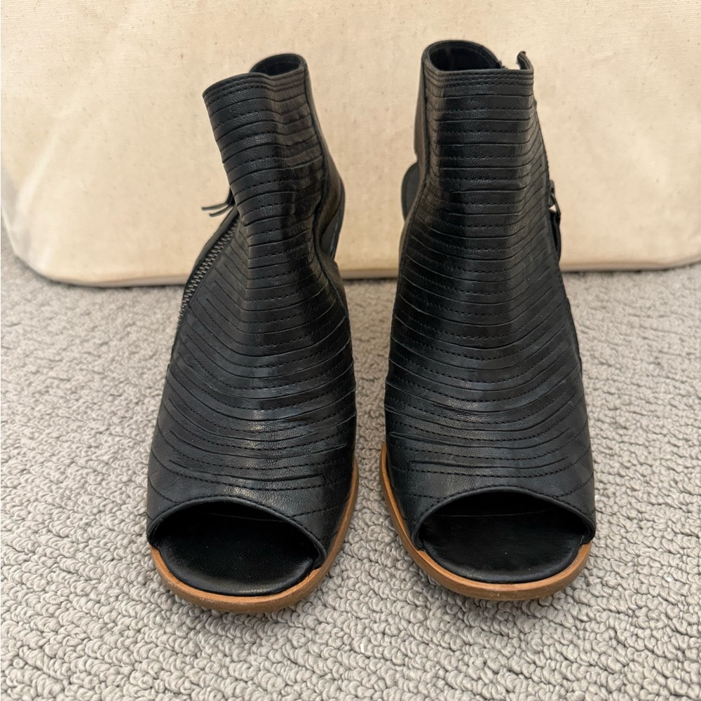 Paul Green Cayanne Peep Toe Sandals